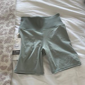 NWT Vuori biker shorts